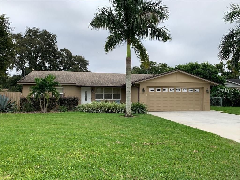 Photo of 270 E Lake Avenue, Longwood, FL 32750 (MLS # O6360988)