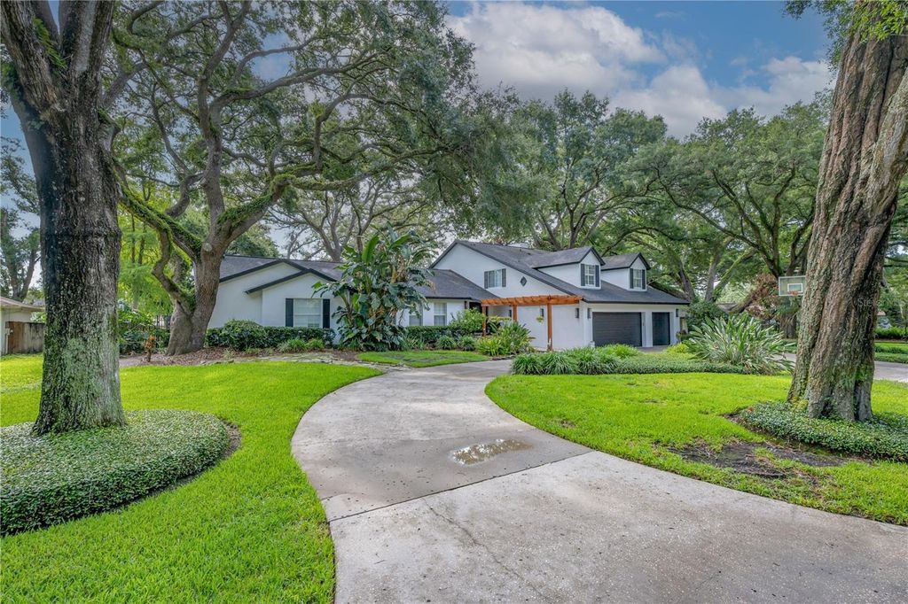 Photo of 6606 Glencoe Drive, Tampa, FL 33617 (MLS # TB8513890)