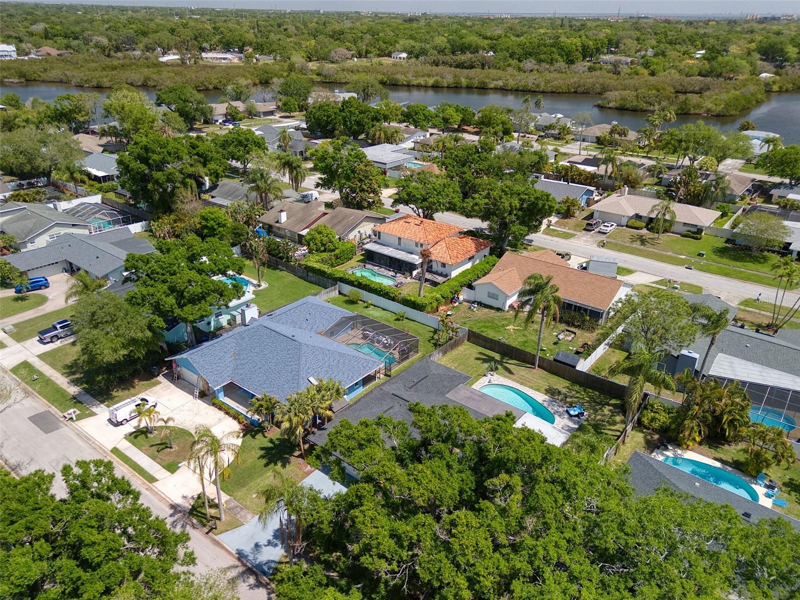 DEL ROBLES - Residential