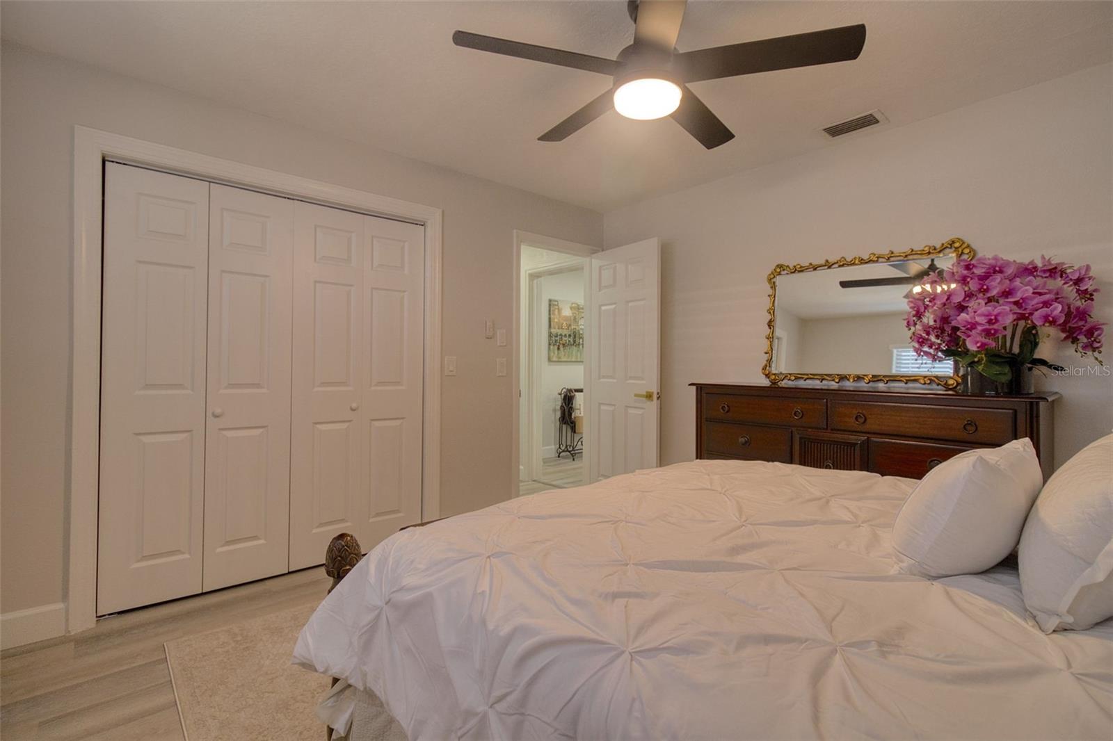 DEL ROBLES - Residential