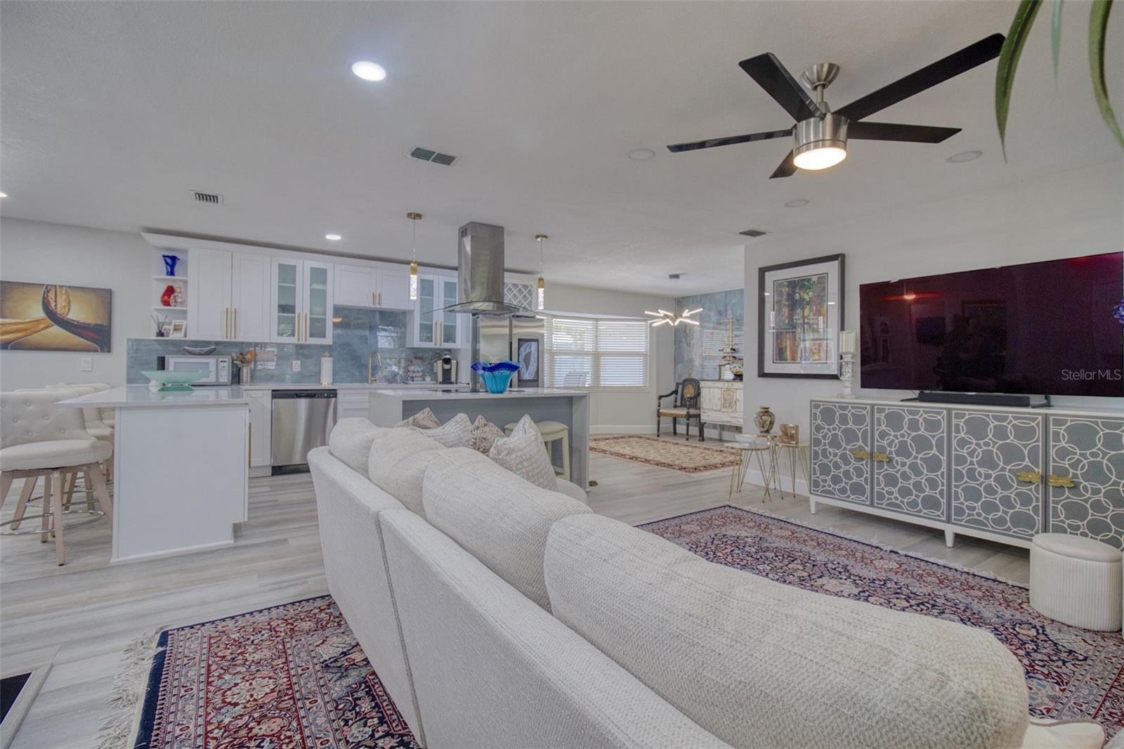 DEL ROBLES - Residential