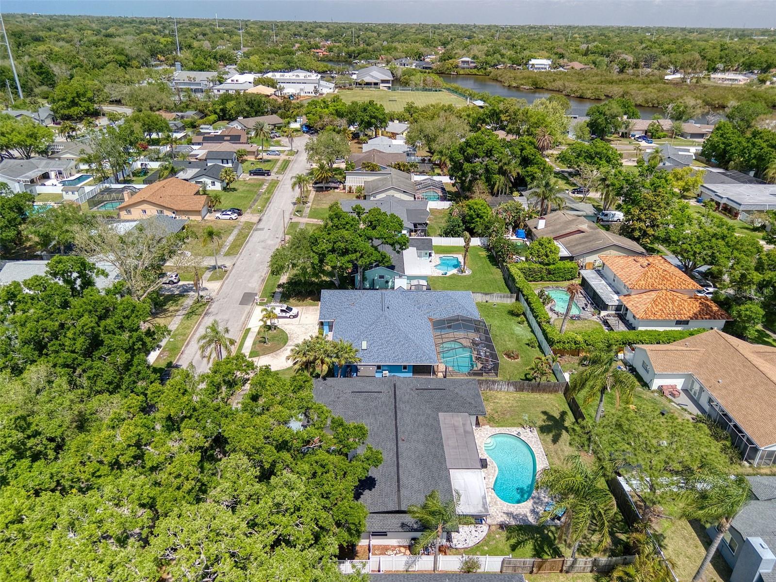 DEL ROBLES - Residential