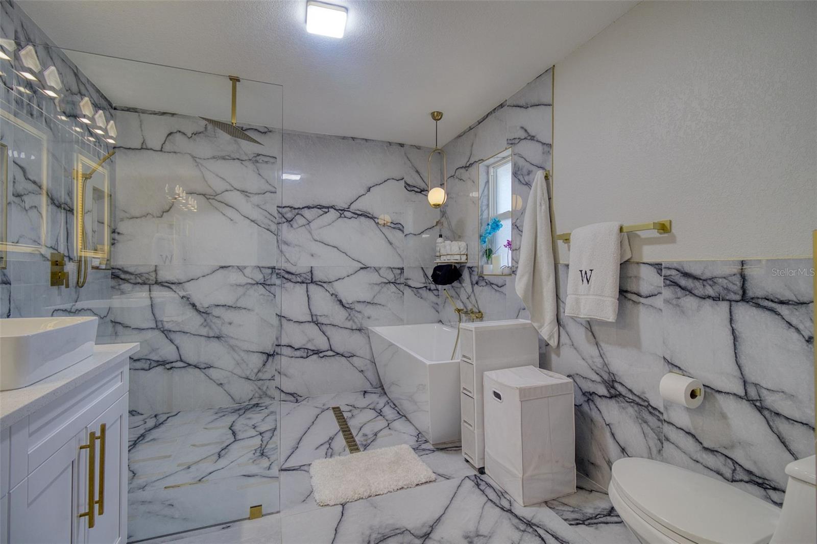 DEL ROBLES - Residential