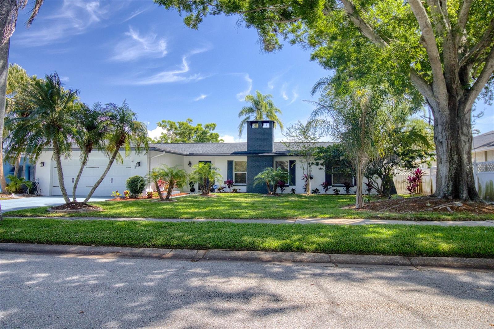 DEL ROBLES - Residential