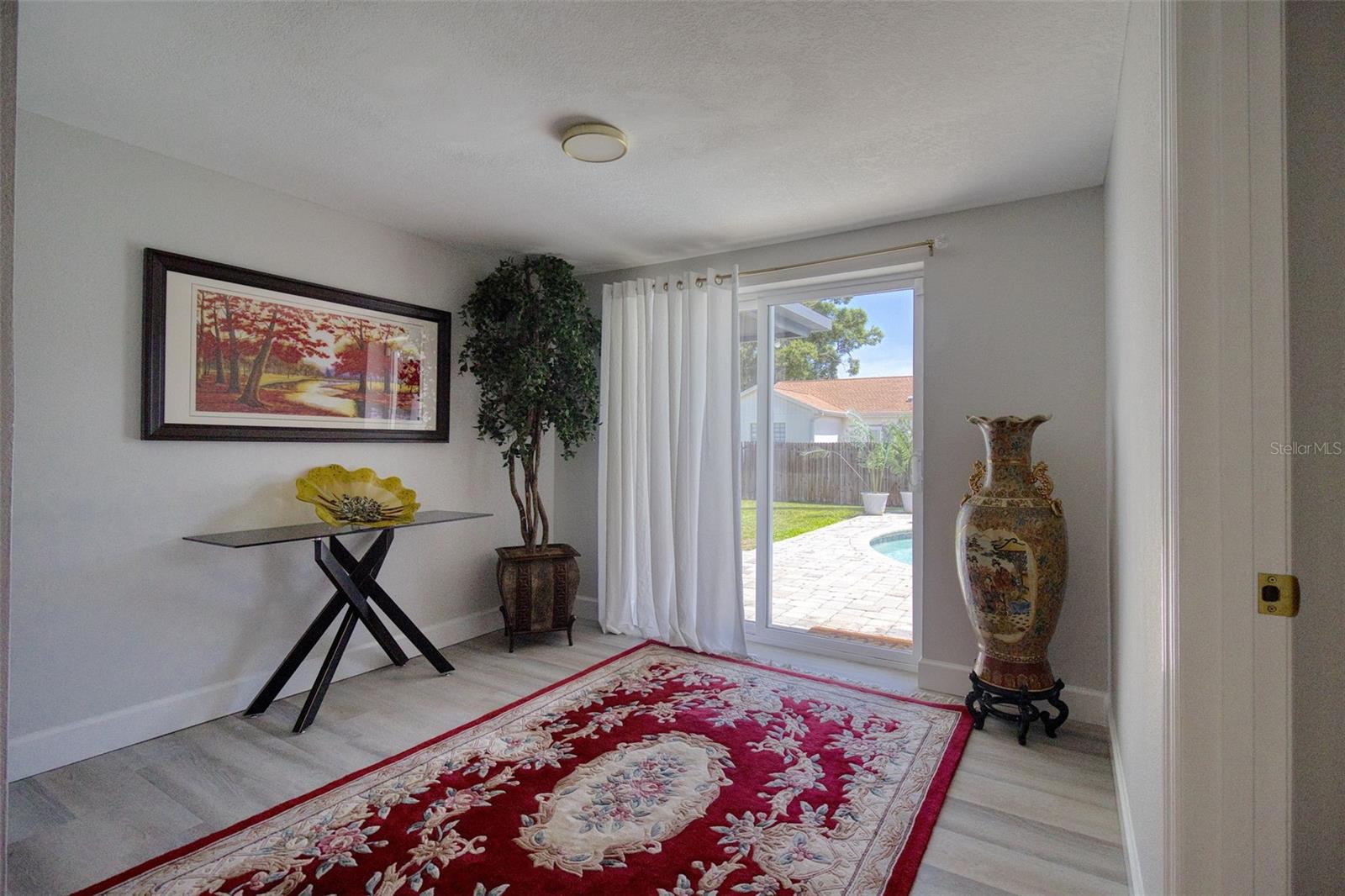 DEL ROBLES - Residential