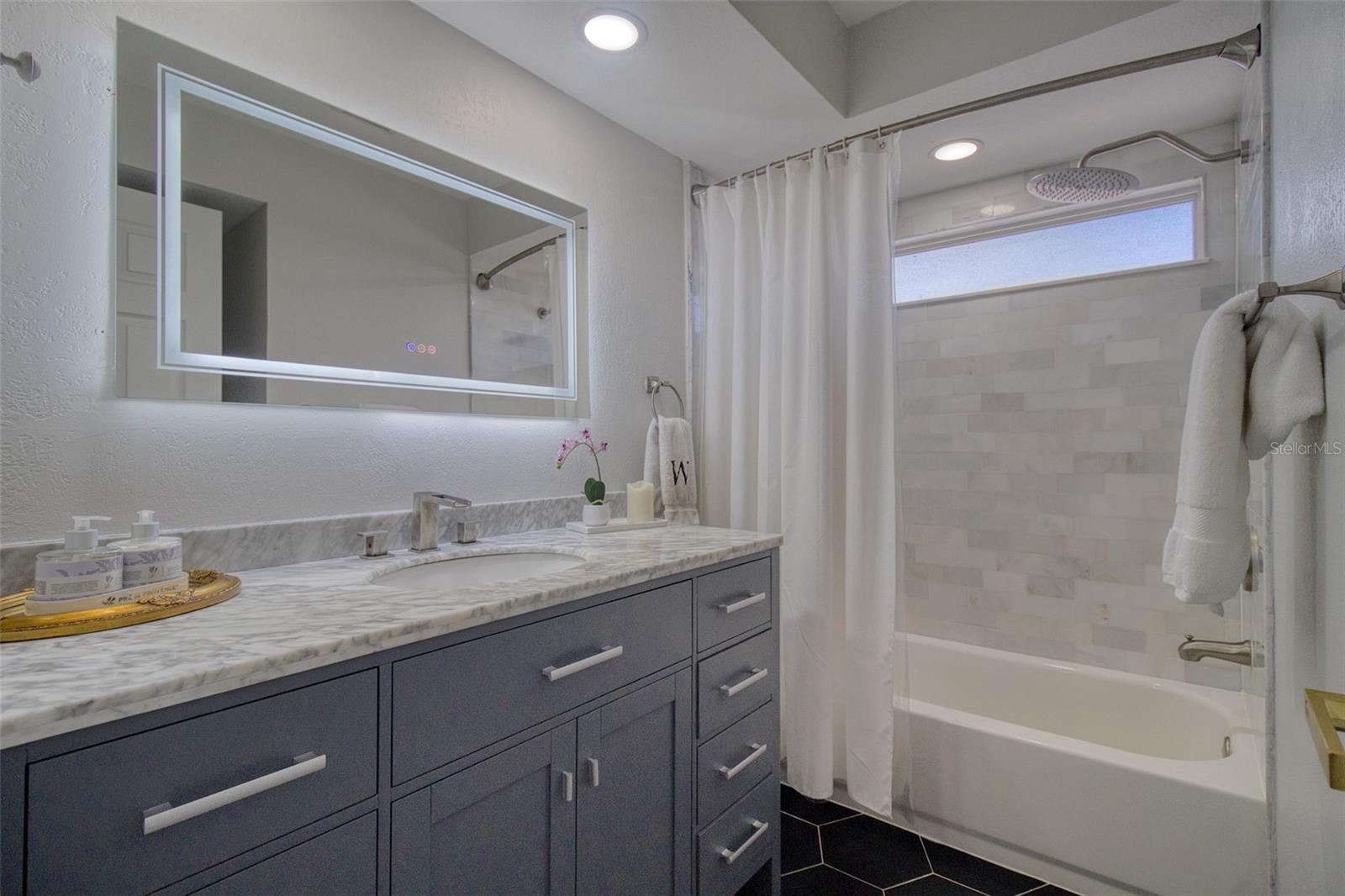 DEL ROBLES - Residential