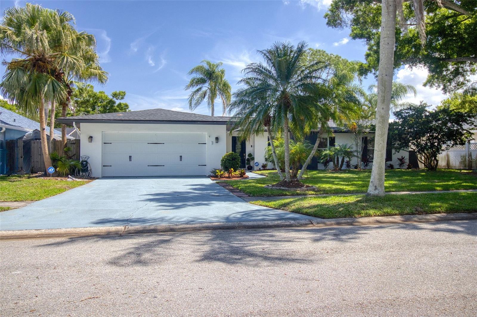 DEL ROBLES - Residential