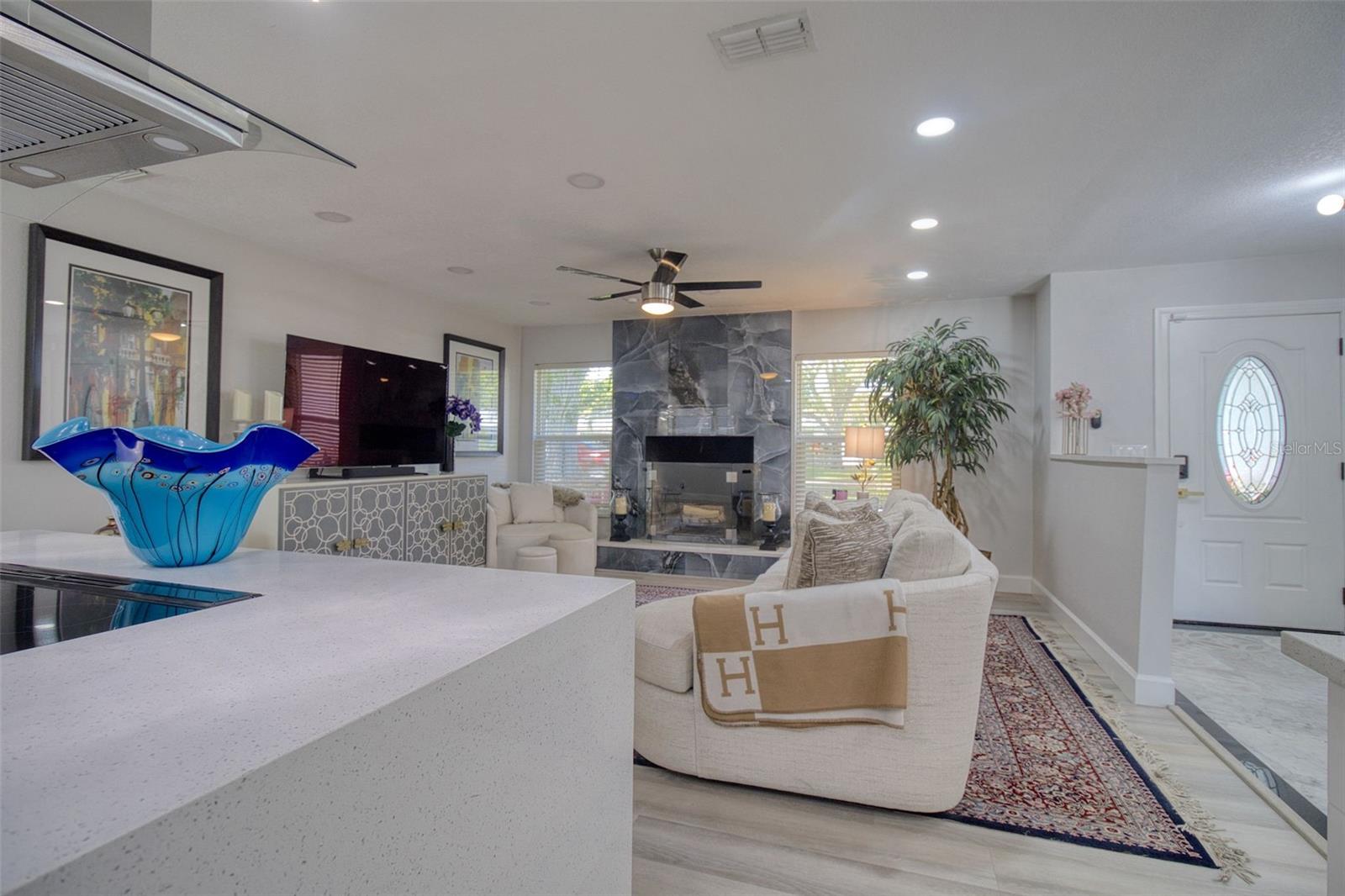 DEL ROBLES - Residential