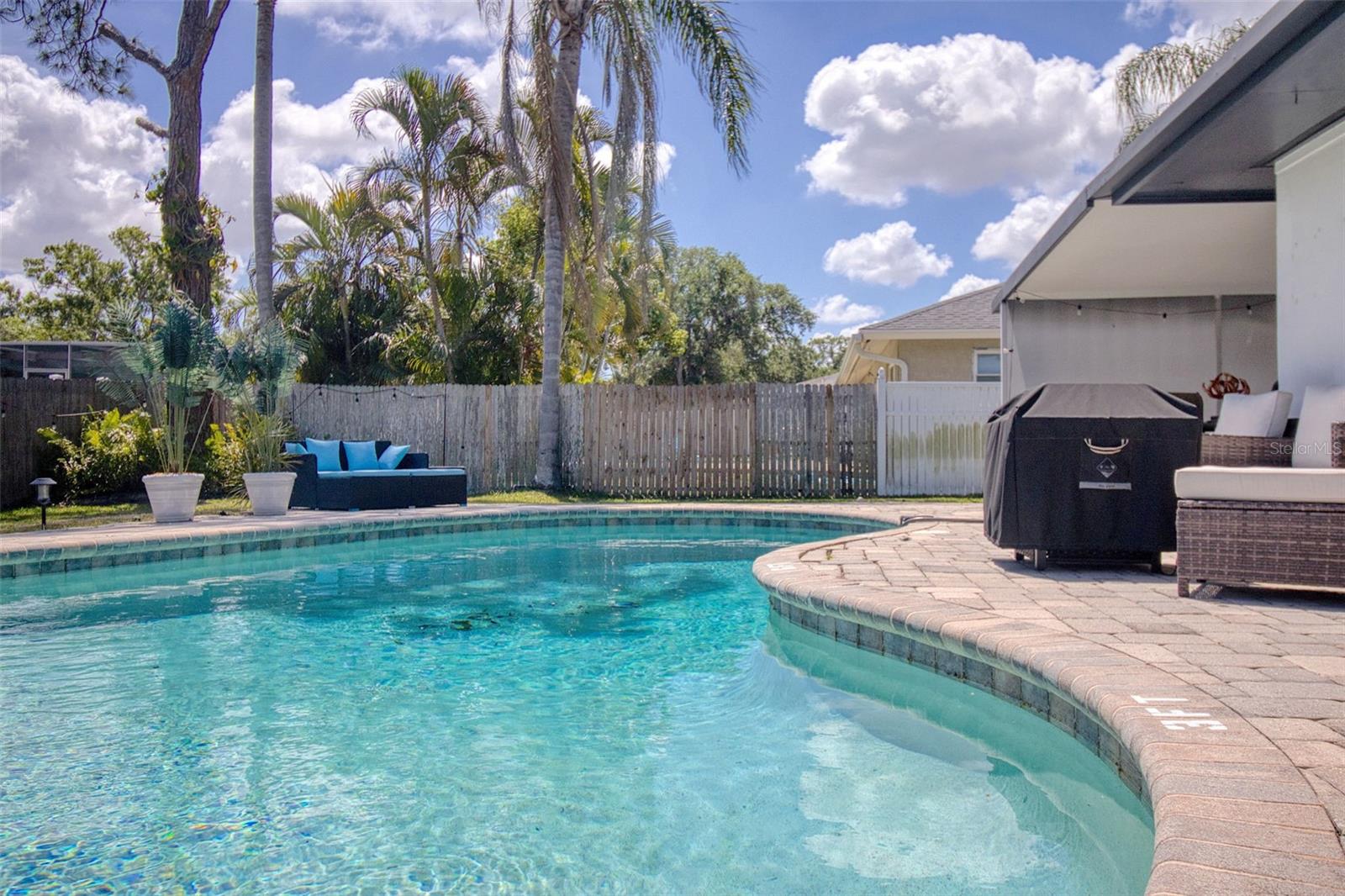 DEL ROBLES - Residential