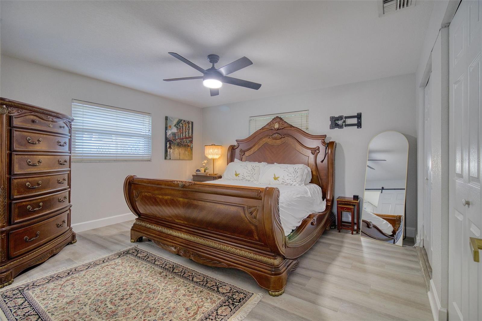 DEL ROBLES - Residential