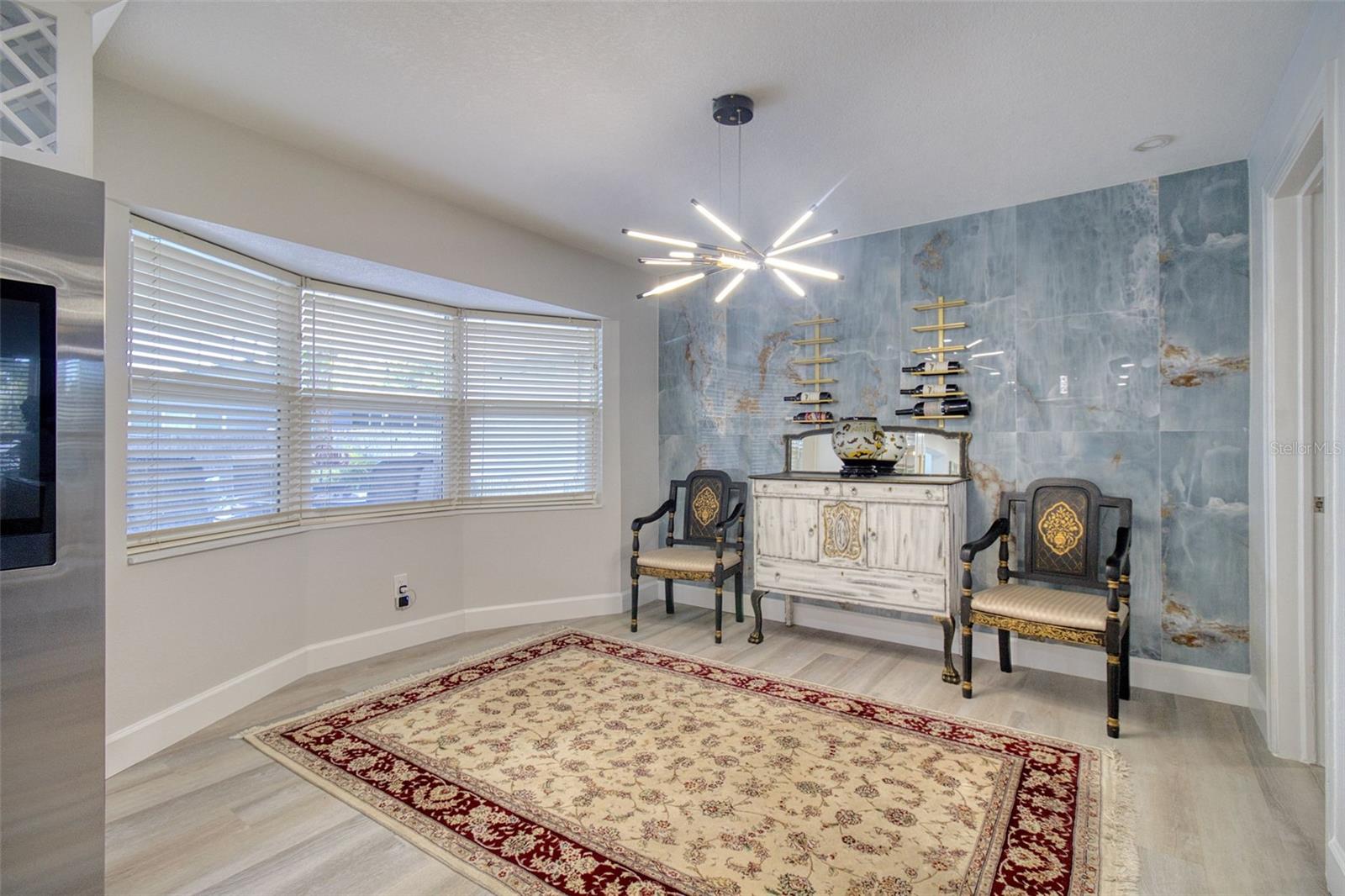 DEL ROBLES - Residential