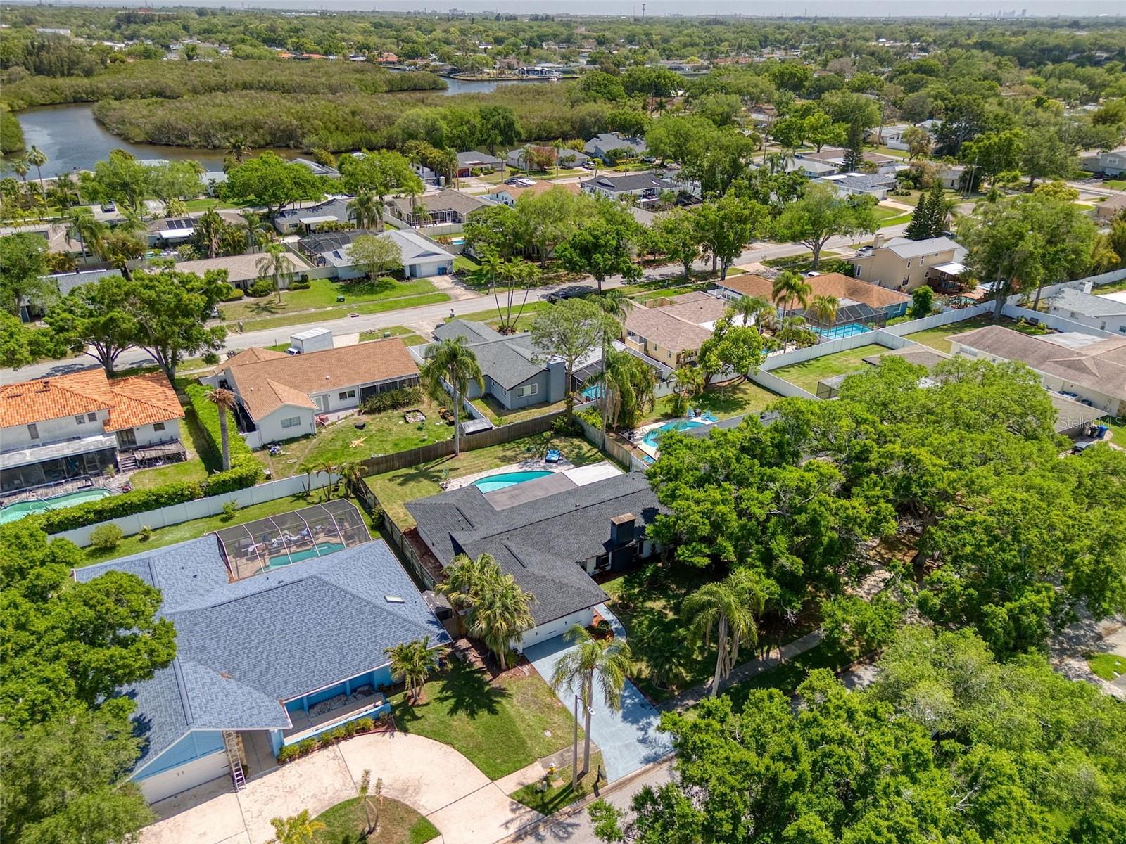 DEL ROBLES - Residential