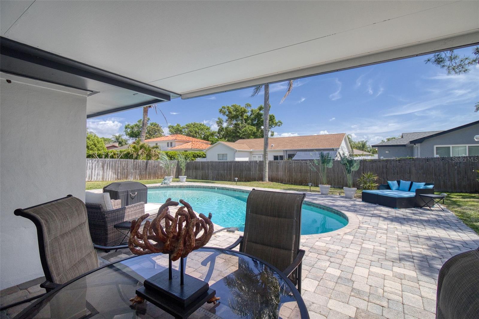 DEL ROBLES - Residential