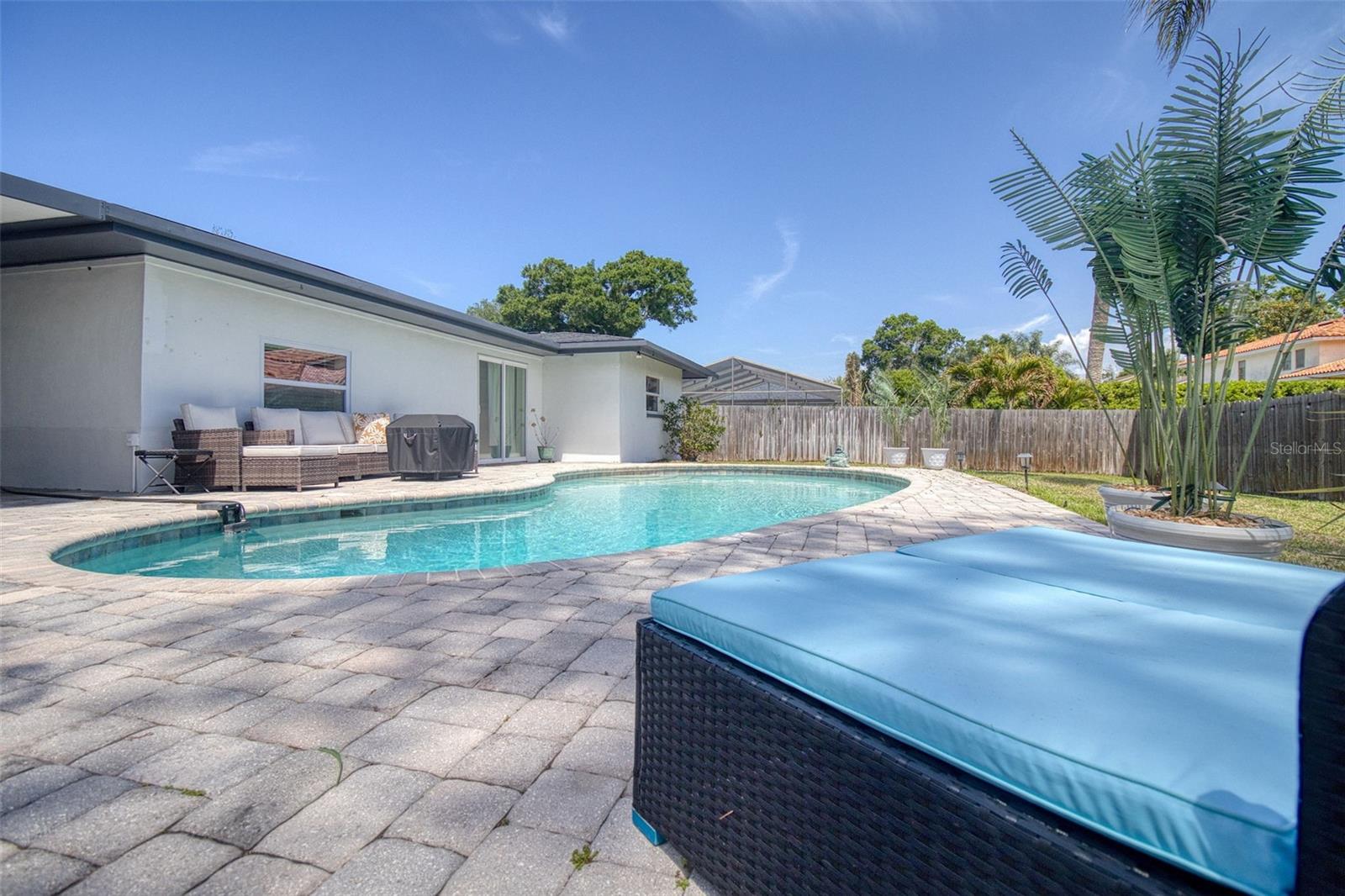 DEL ROBLES - Residential