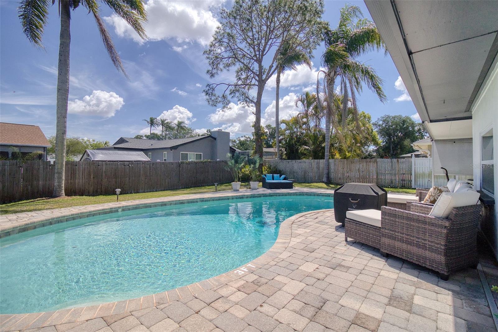 DEL ROBLES - Residential