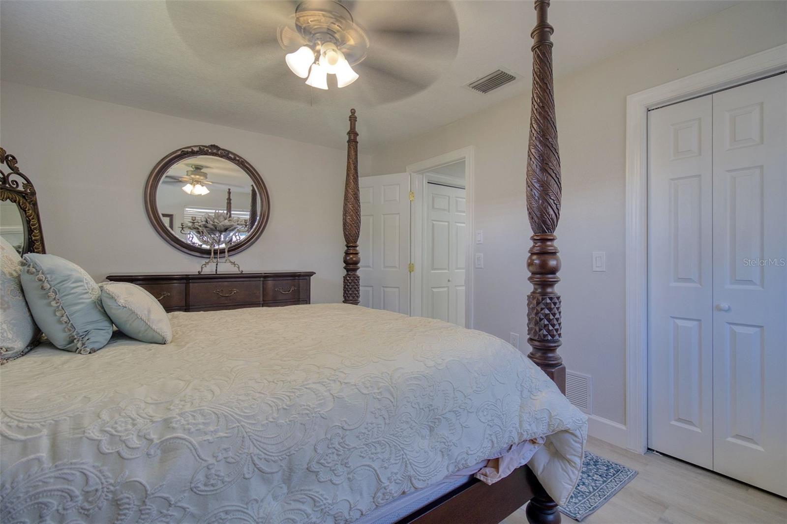 DEL ROBLES - Residential