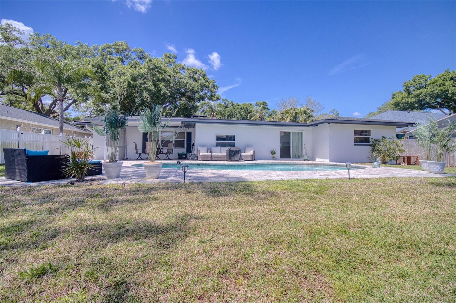 DEL ROBLES - Residential