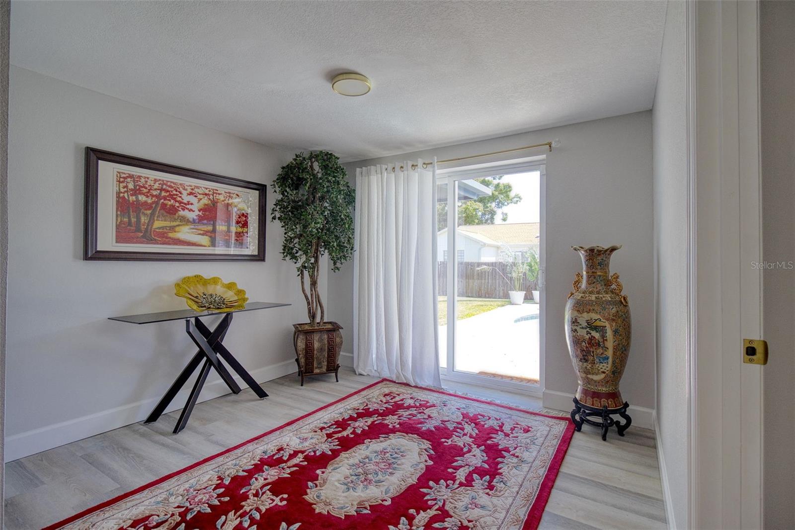 DEL ROBLES - Residential