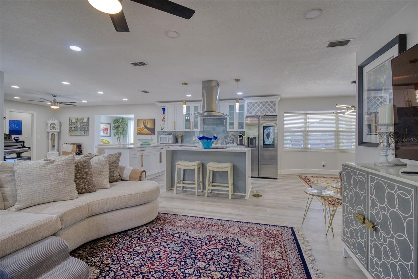 DEL ROBLES - Residential