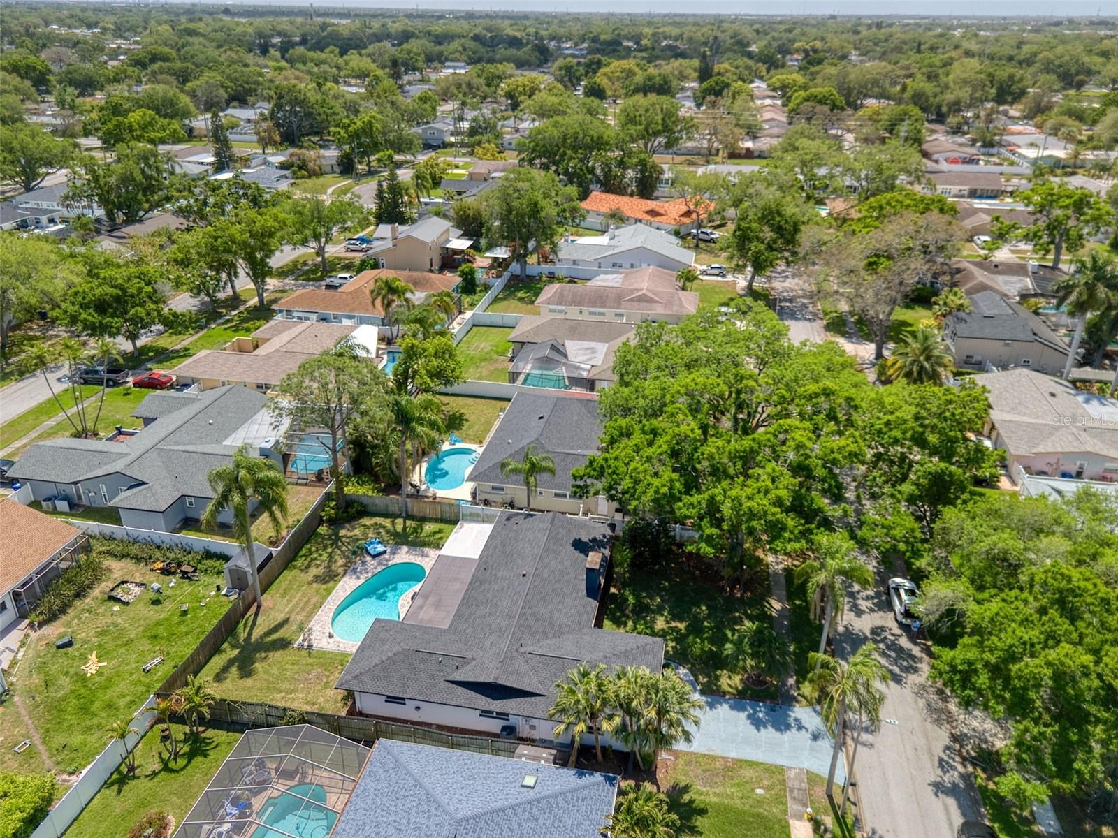 DEL ROBLES - Residential