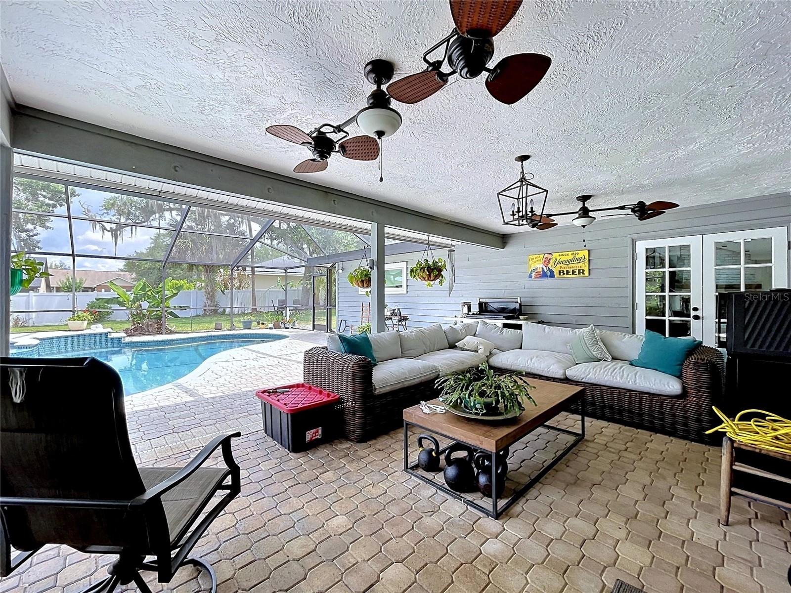 VALRICO OAKS - Residential