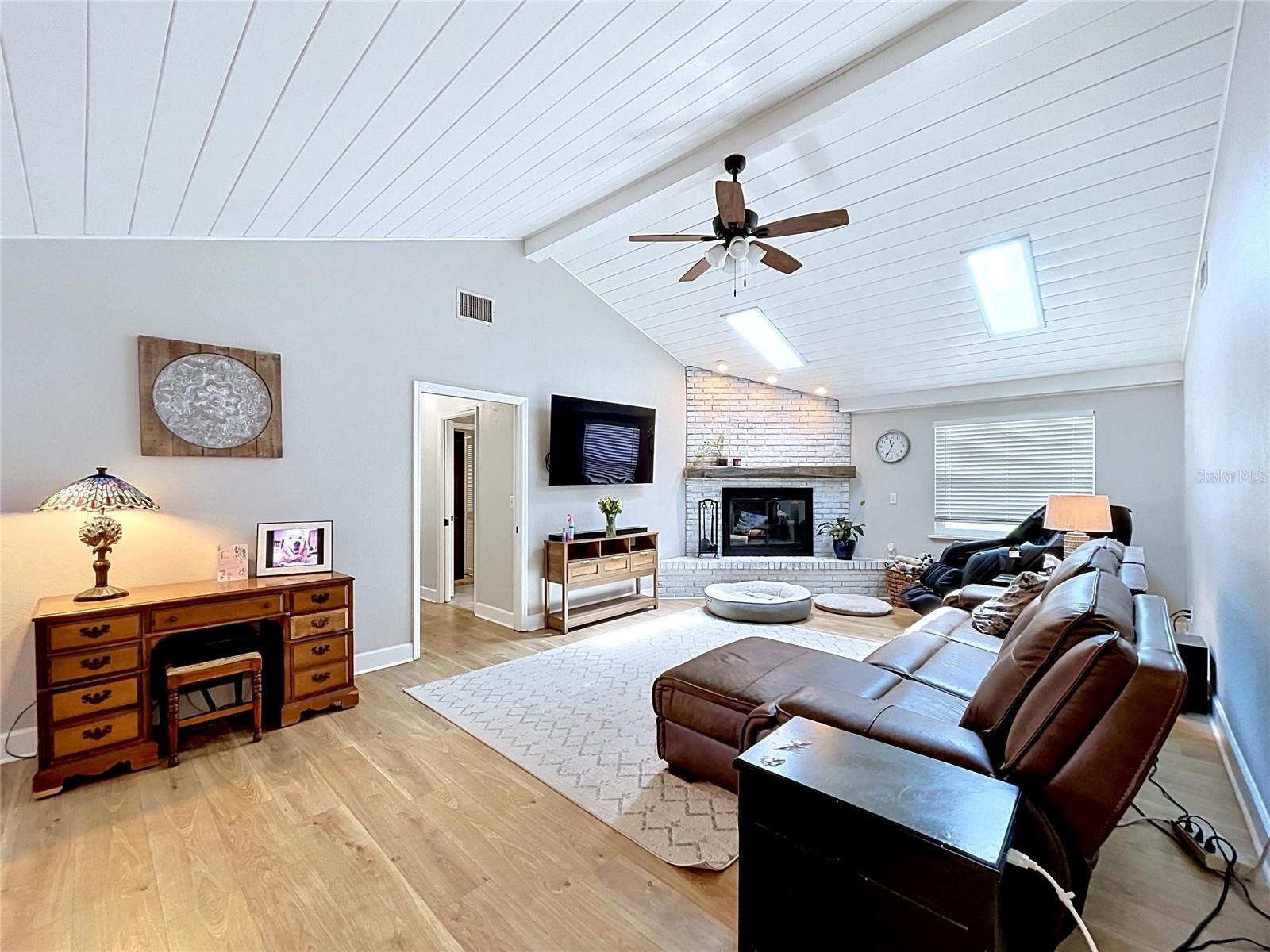 VALRICO OAKS - Residential