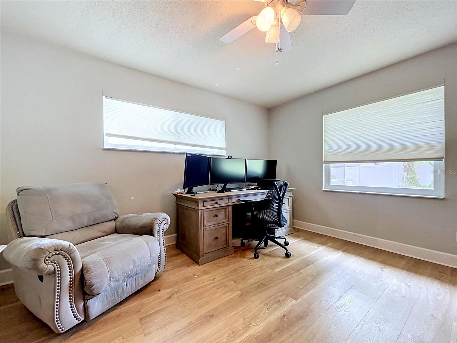 VALRICO OAKS - Residential