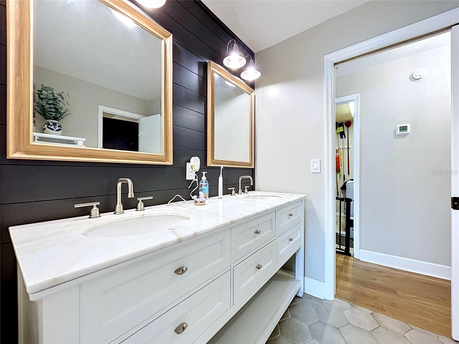 VALRICO OAKS - Residential