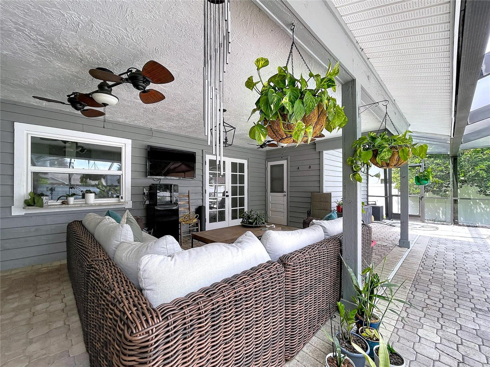 VALRICO OAKS - Residential