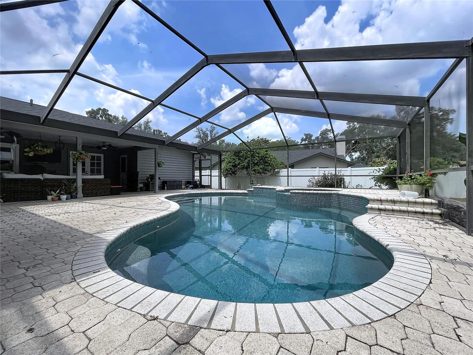 VALRICO OAKS - Residential