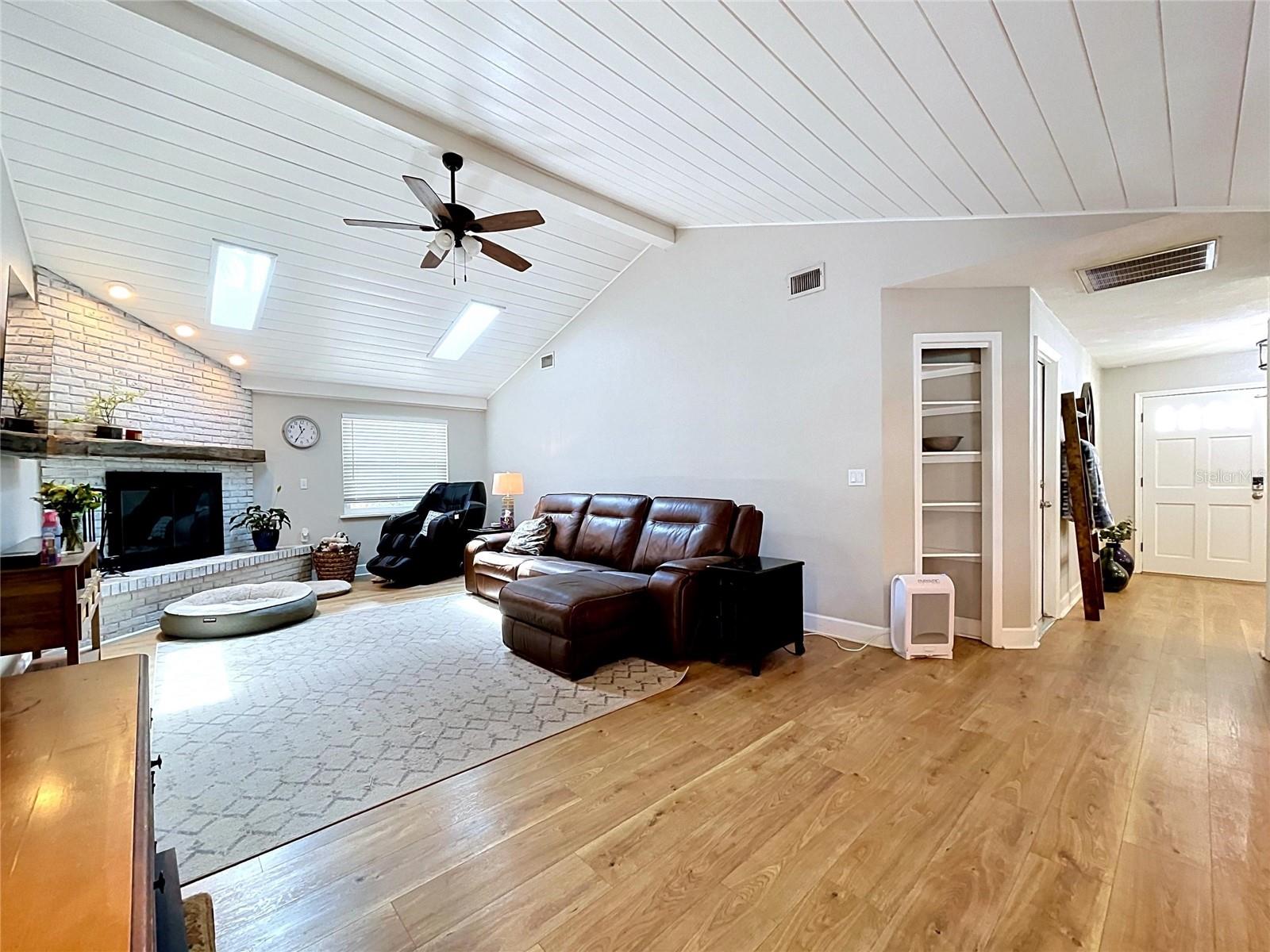 VALRICO OAKS - Residential