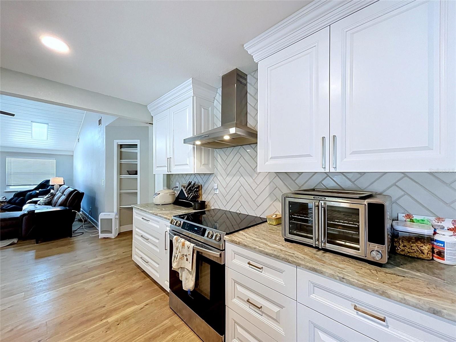 VALRICO OAKS - Residential