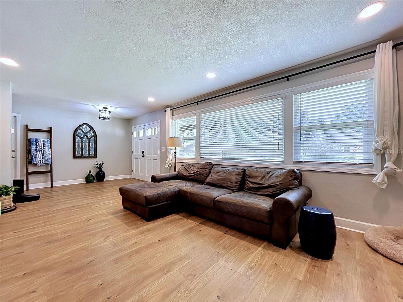VALRICO OAKS - Residential