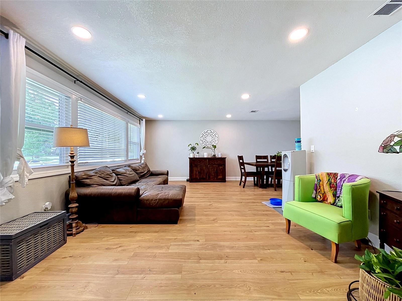 VALRICO OAKS - Residential