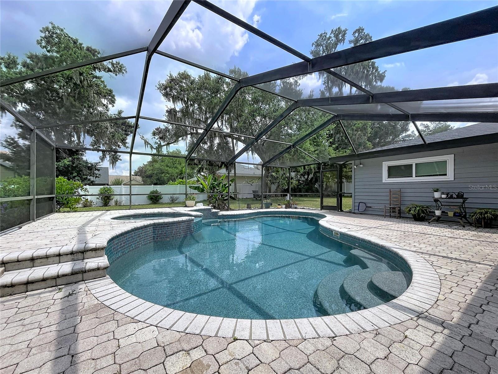 VALRICO OAKS - Residential