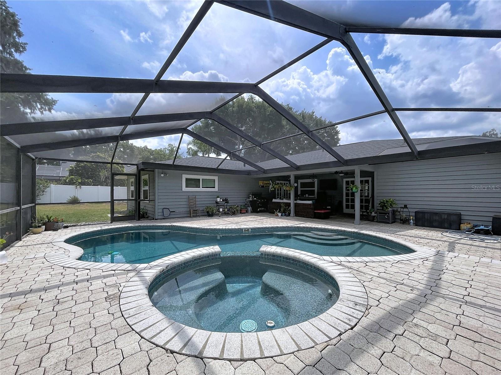 VALRICO OAKS - Residential