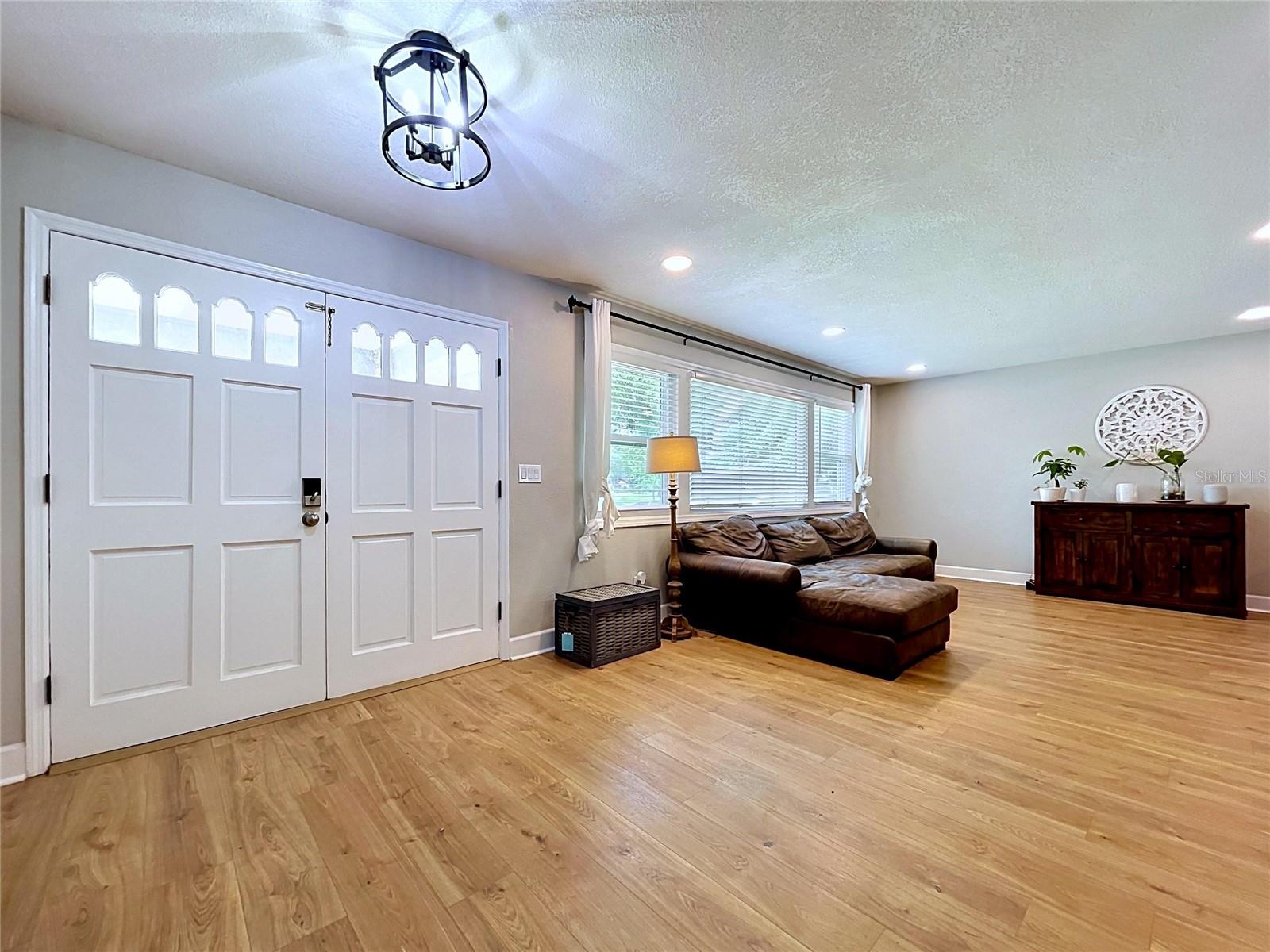 VALRICO OAKS - Residential