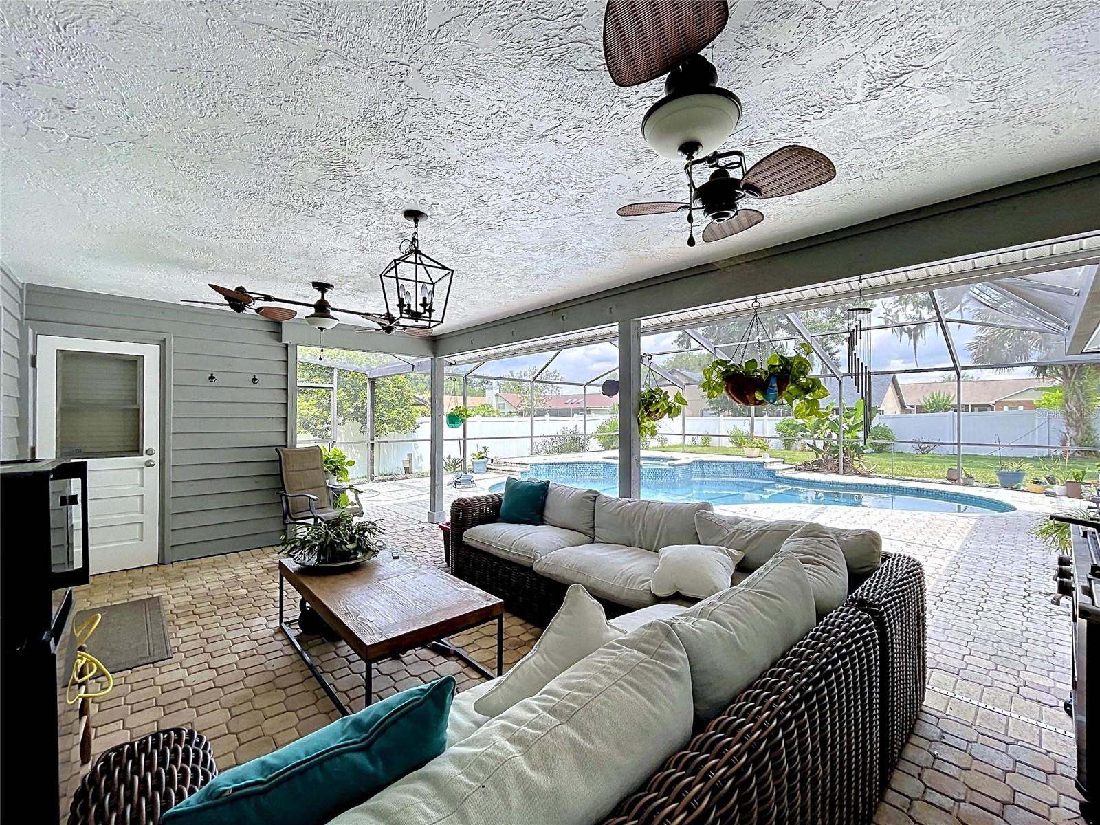 VALRICO OAKS - Residential