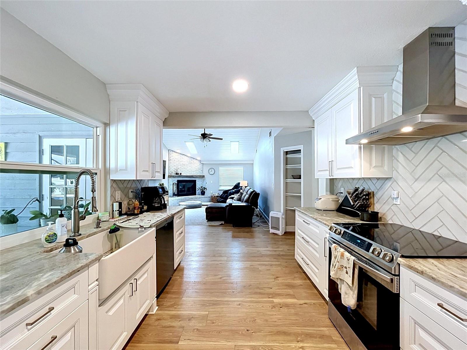 VALRICO OAKS - Residential