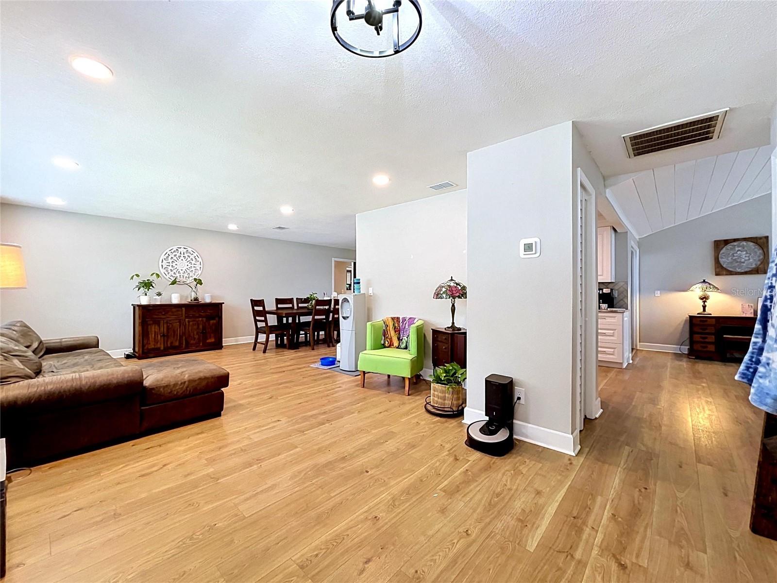 VALRICO OAKS - Residential