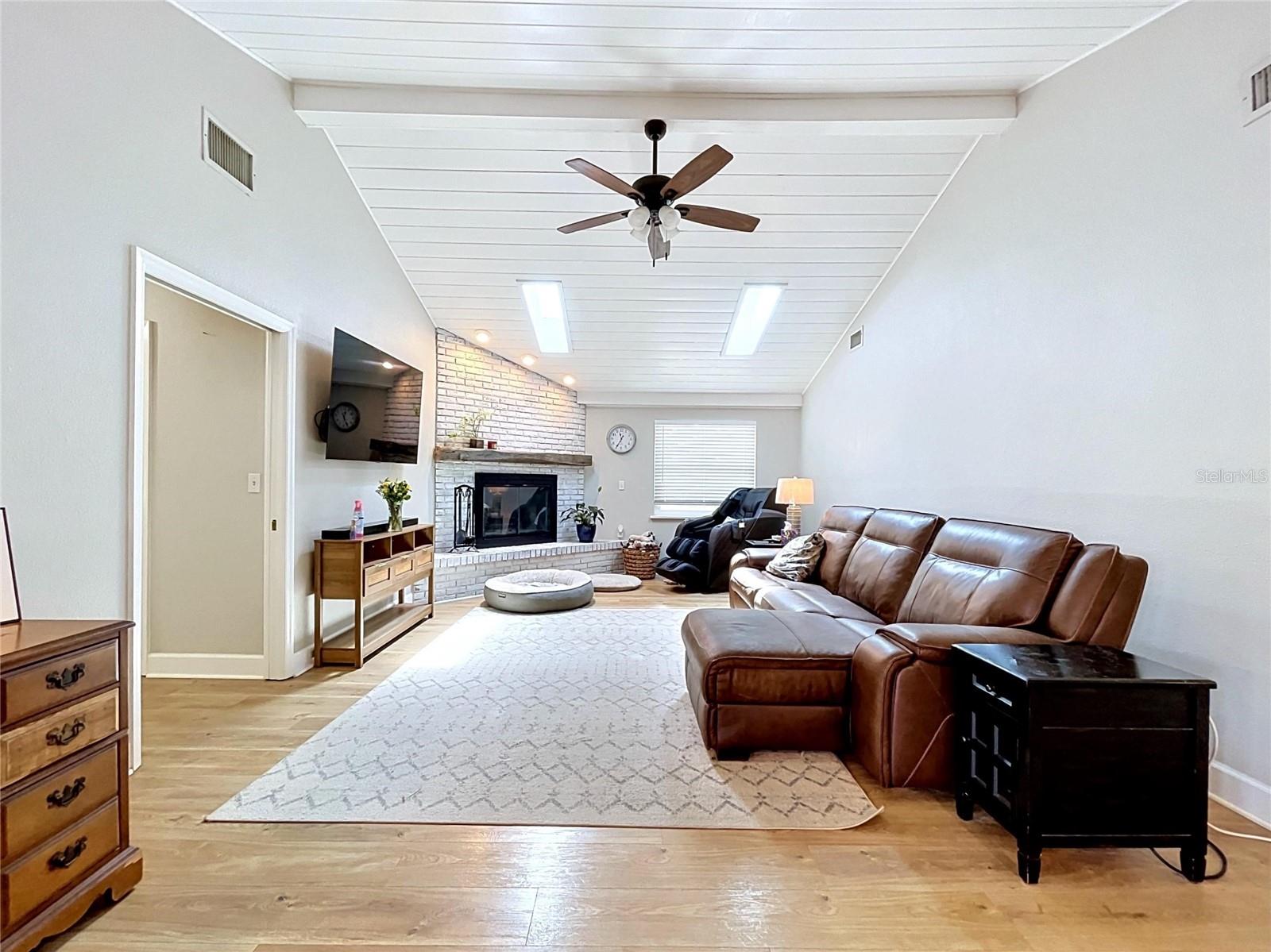 VALRICO OAKS - Residential