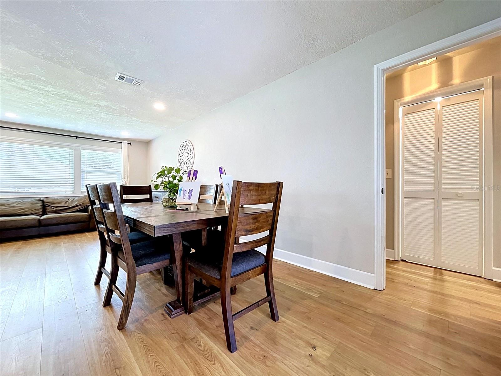 VALRICO OAKS - Residential