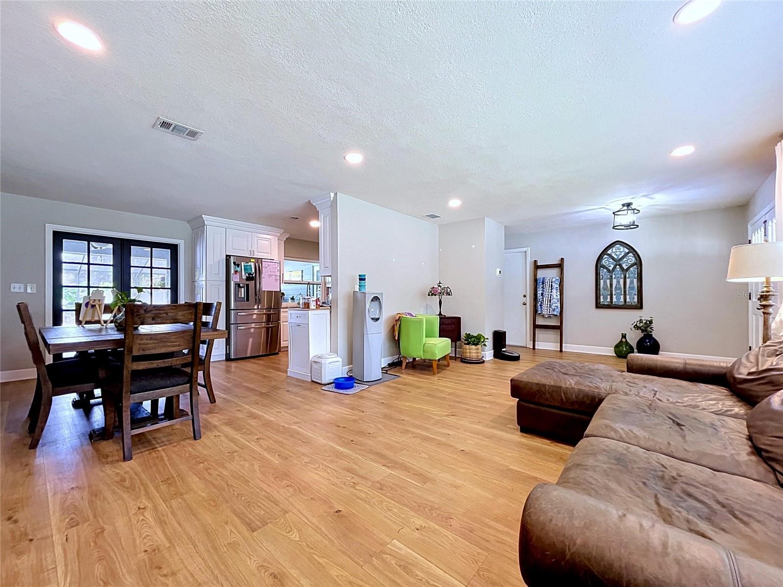 VALRICO OAKS - Residential
