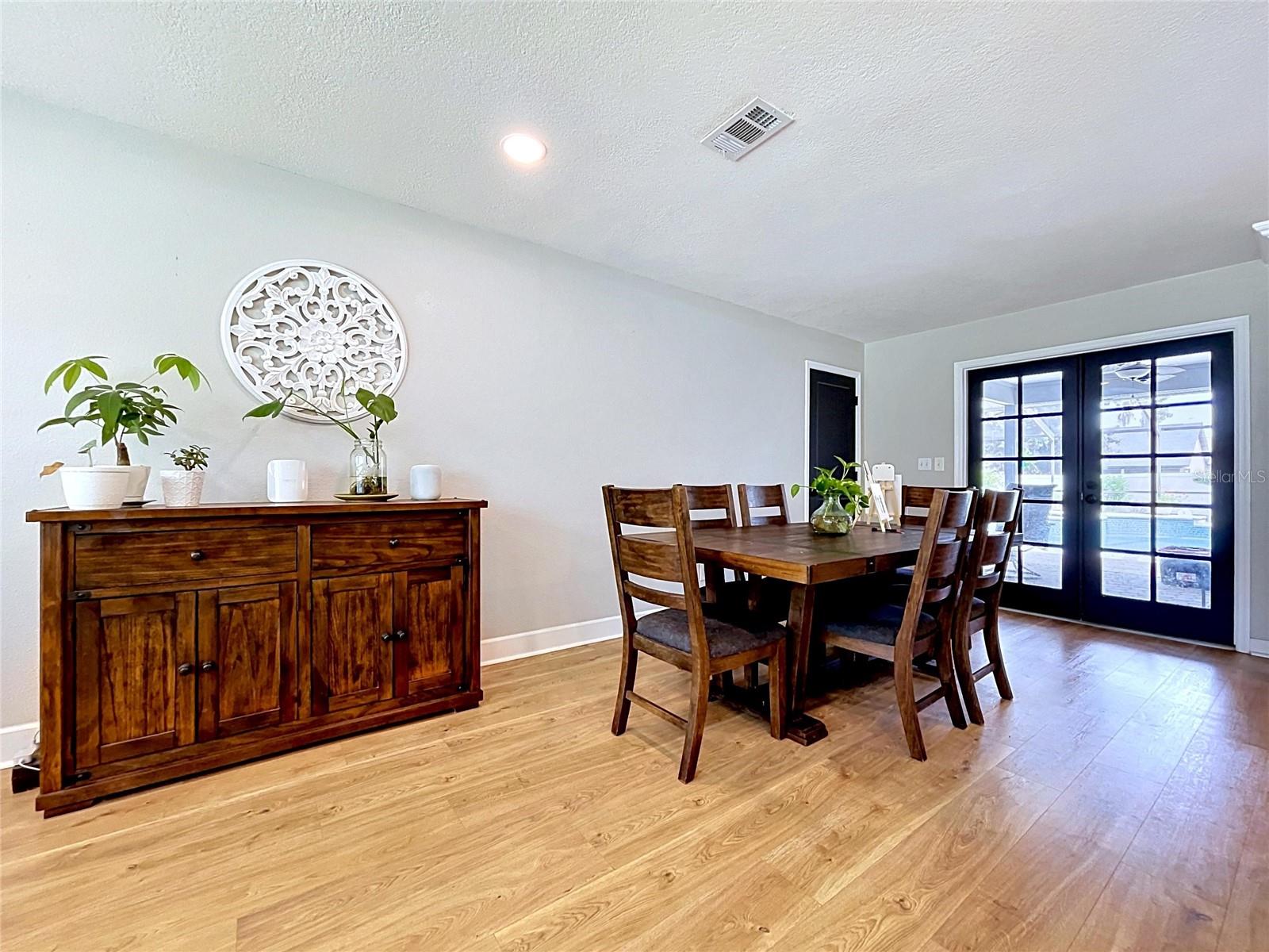 VALRICO OAKS - Residential