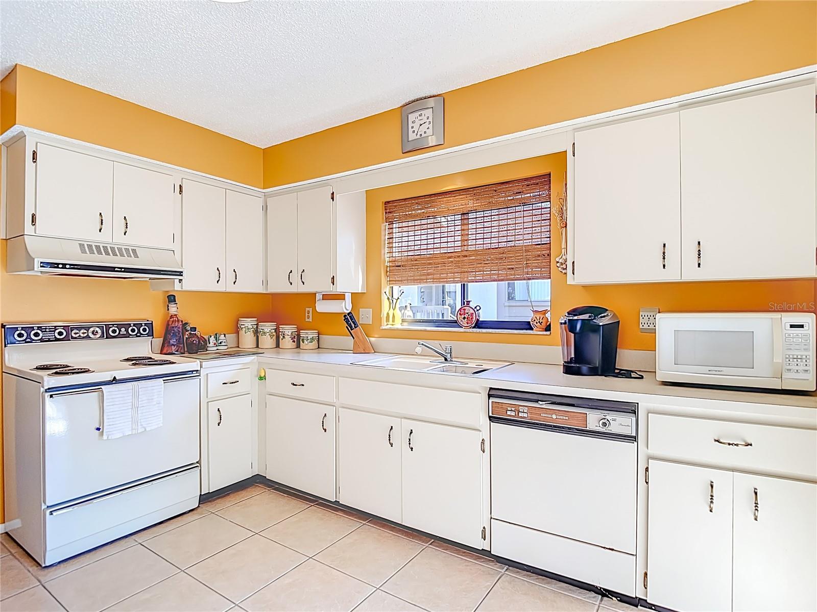 BEACON WOODS WEDGEWOOD CONDO - Residential