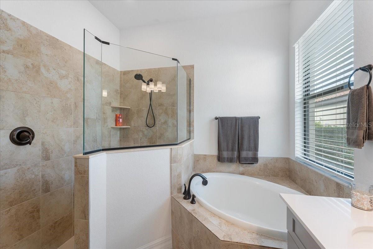 LAKEWOOD NATIONAL GOLF CULB PH II - Residential