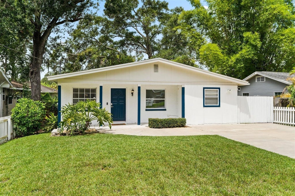 Photo of 6908 N Lynn Avenue, Tampa, FL 33604 (MLS # TB8515870)