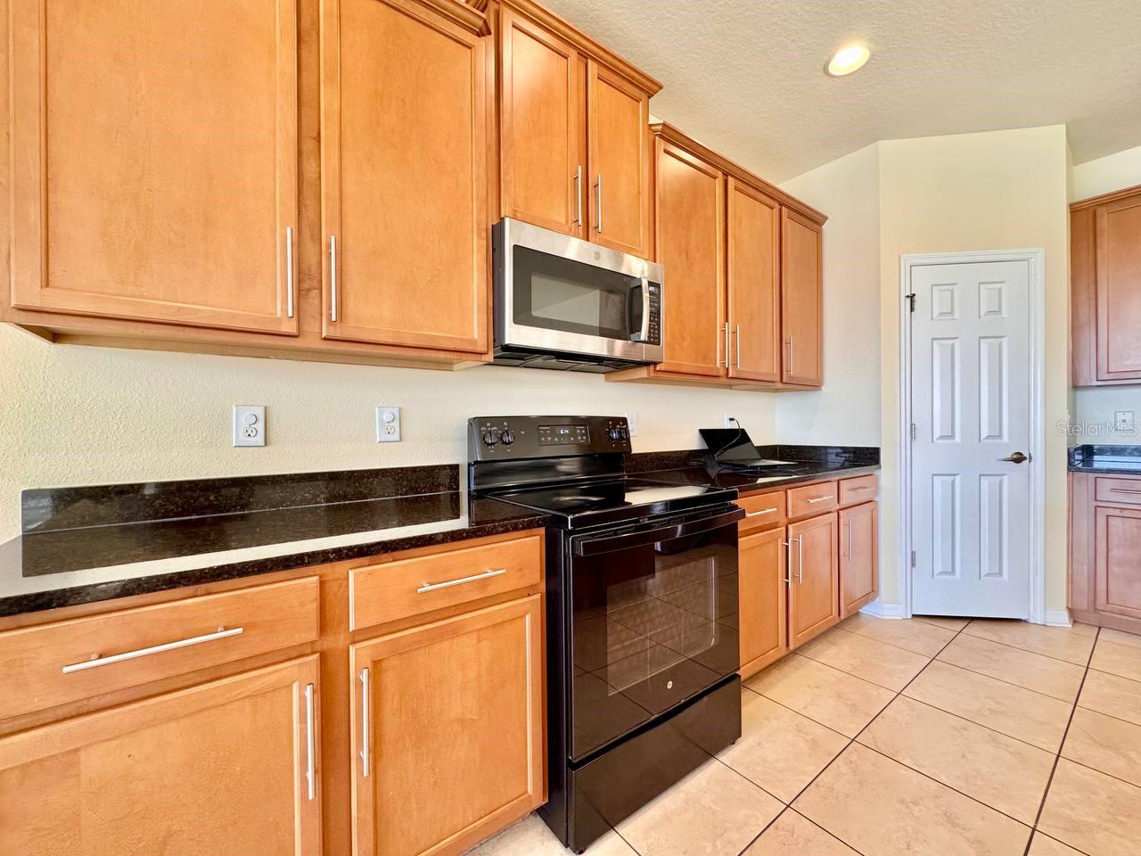 BAHIA LAKES PH 4 - Residential Lease