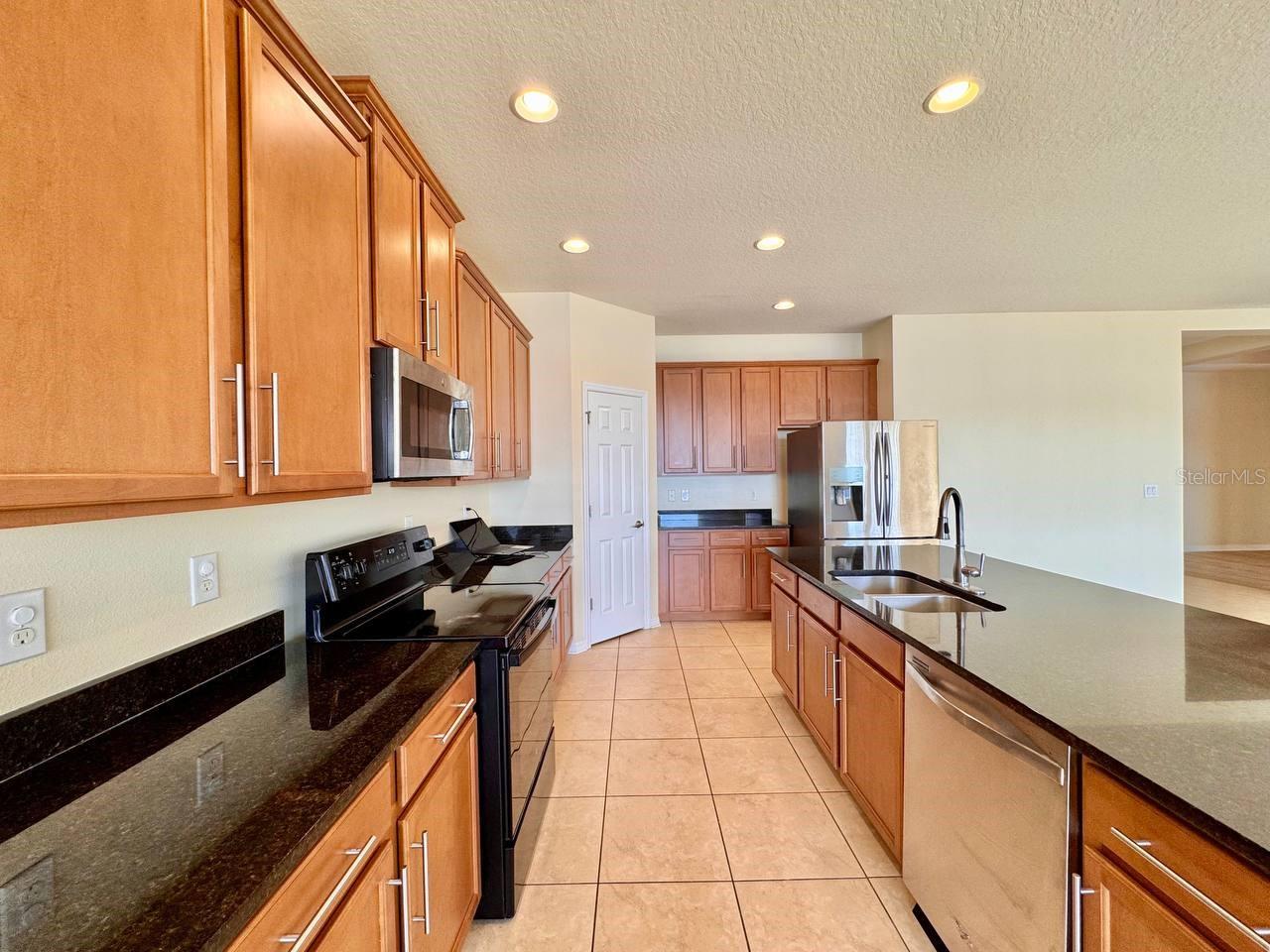 BAHIA LAKES PH 4 - Residential Lease