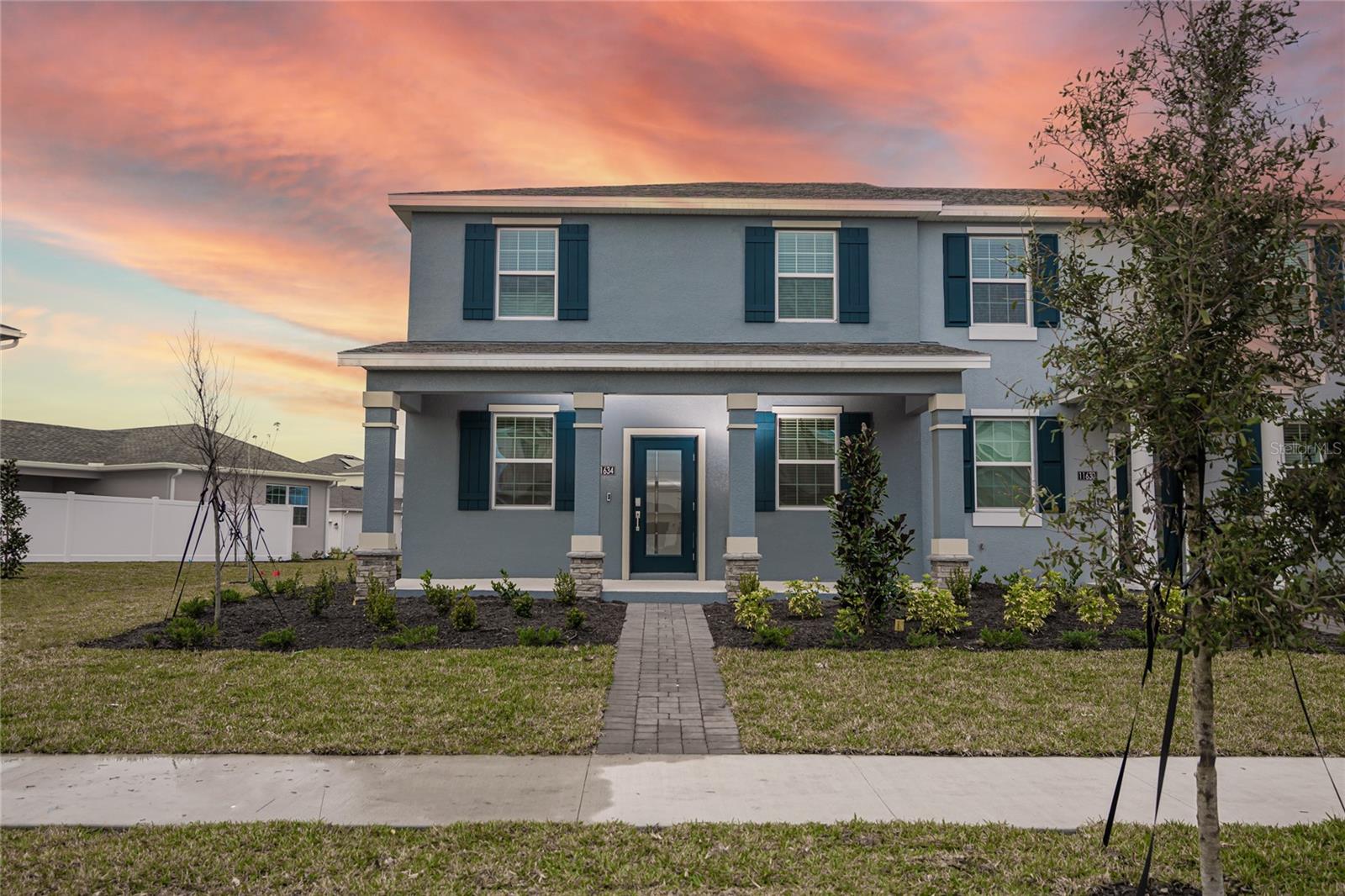This beautiful 3-bedroom, 2.5-bathroom townhome is for rent, located in the Storey Park community, near Lake Nona Medical City, Orlando International Airport, and with access to Highways 417 and 528. On a corner lot, this townhome is ideal for quiet living and enjoying the neighborhood. Don't miss the opportunity to enjoy the perfect balance of comfort and functionality in East Orlando's most bridal and connected community.